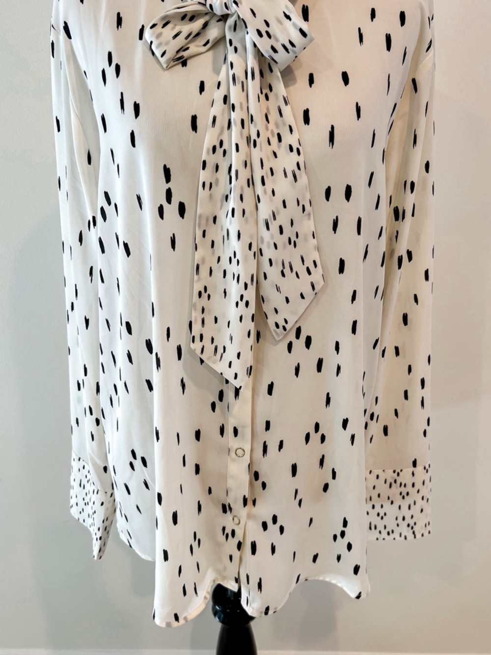 Worthington Cream and Black Spot Tie Neck Long Sleeve Button Up Blouse Womens XL - Picture 3 of 13